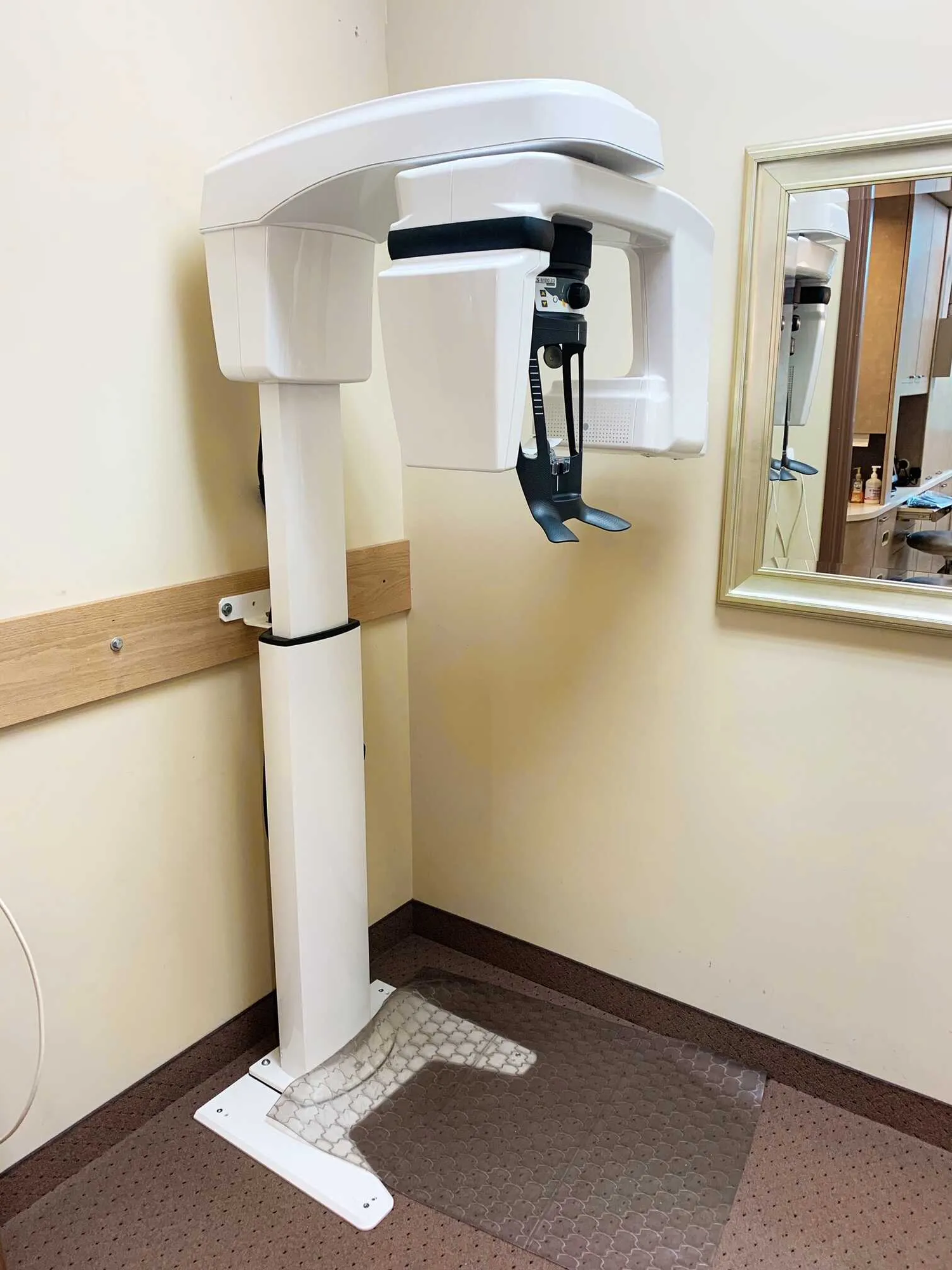 Panoramic dental X-ray machine